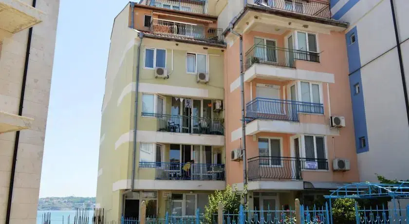 Созополь: Mistral Apartments