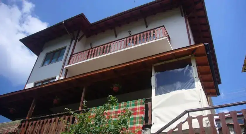 Momchil Unak Guest House — фото 1