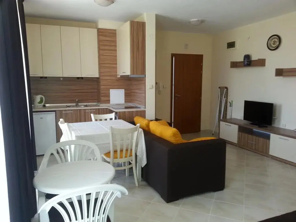 Солнечный берег: Pirop City Apartments
