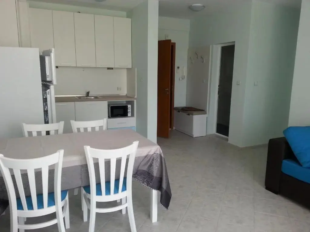 Солнечный берег: Pirop City Apartments