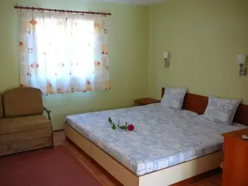 Обзор: Zora Camping - Bungalows