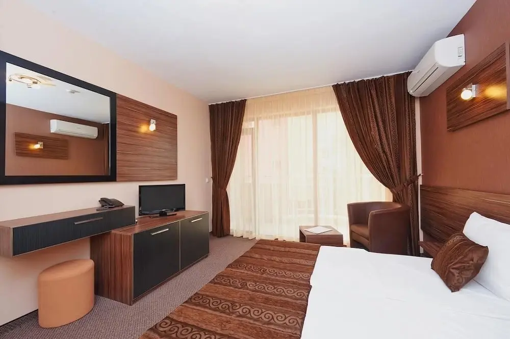 Поморие: Coral Family Hotel