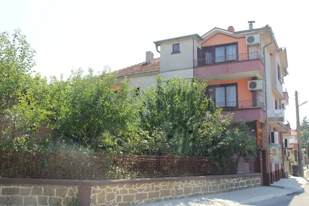 Черноморец: Family Hotel Golden Lion