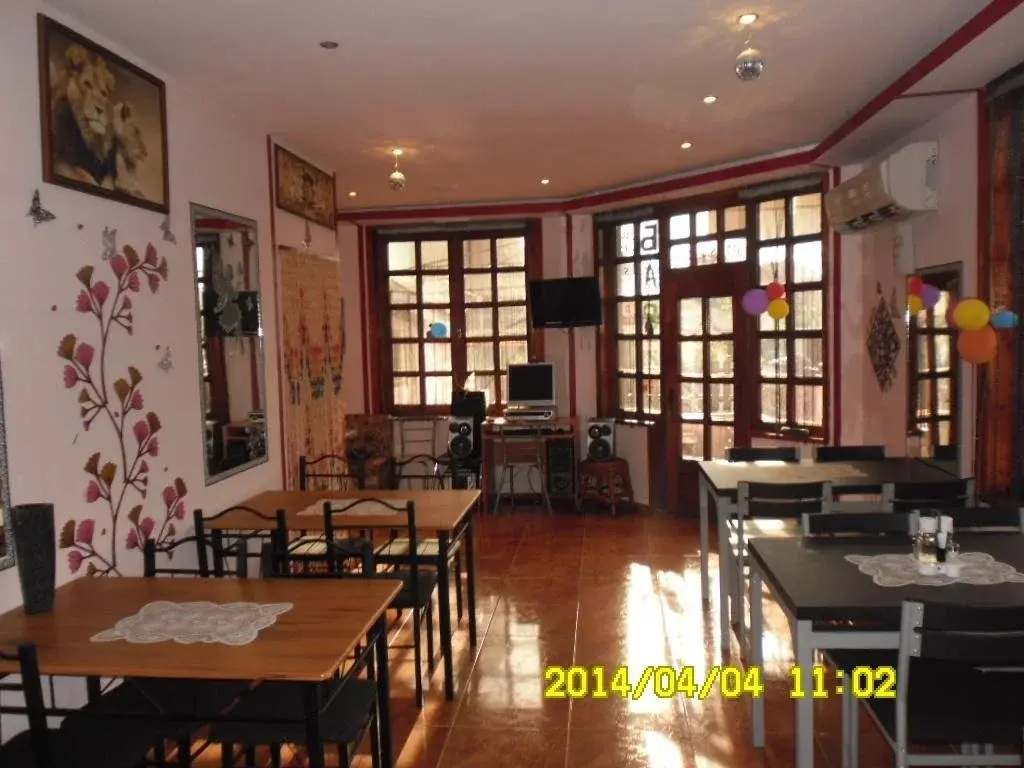 Черноморец: Family Hotel Golden Lion