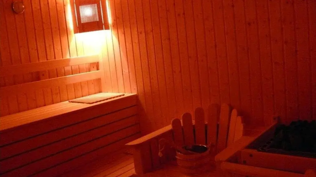 Черноморец: Family Hotel Golden Lion