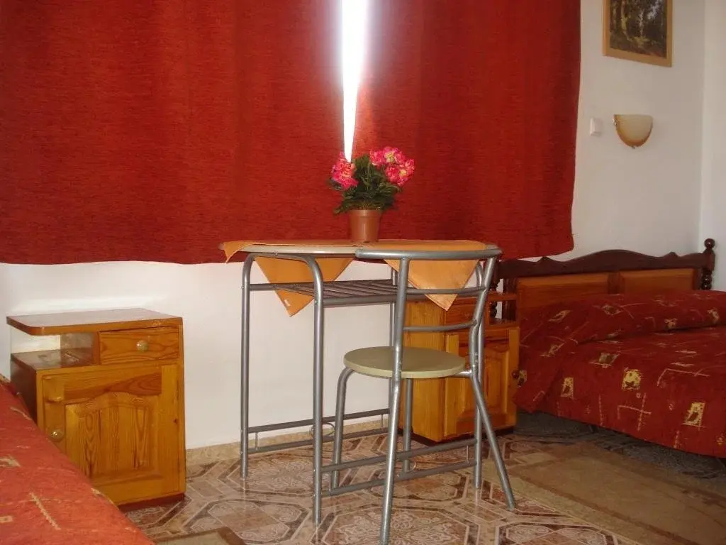 Черноморец: Family Hotel Golden Lion