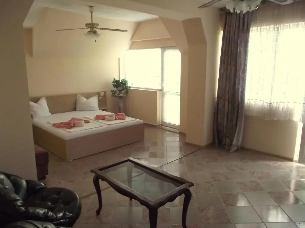 Варна: Hotel Angy