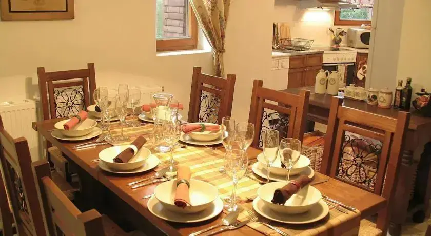 Извос: Guest House & Bistro Castle Cottage