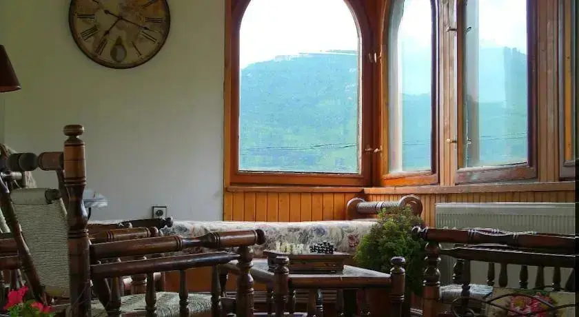 Извос: Guest House & Bistro Castle Cottage