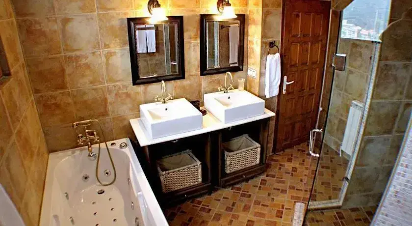 Извос: Guest House & Bistro Castle Cottage