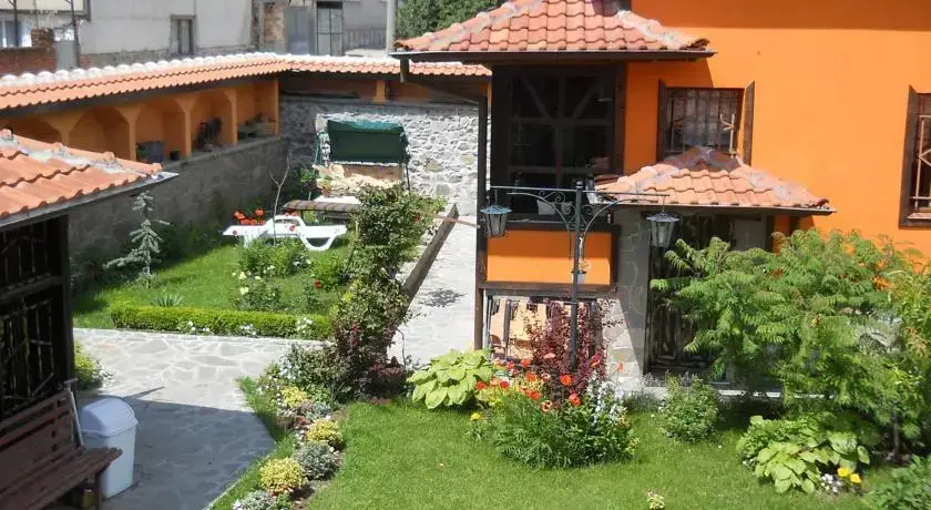 Калофер: Guest House & Tavern At The Ladys (Chorbadzhiyka)