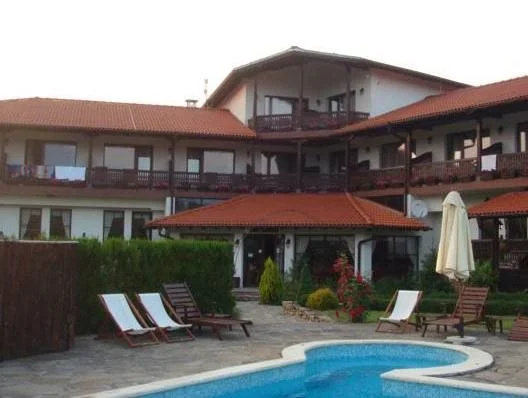 Троян: Hotel & Tavern Svatovete