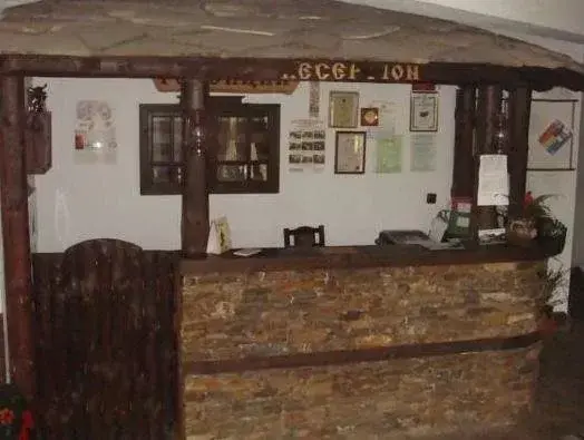 Троян: Hotel & Tavern Svatovete