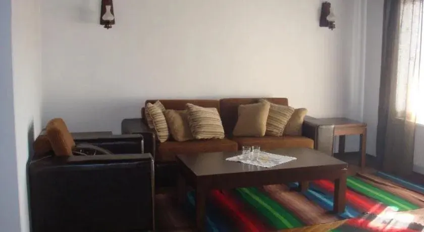 Троян: Hotel & Tavern Svatovete