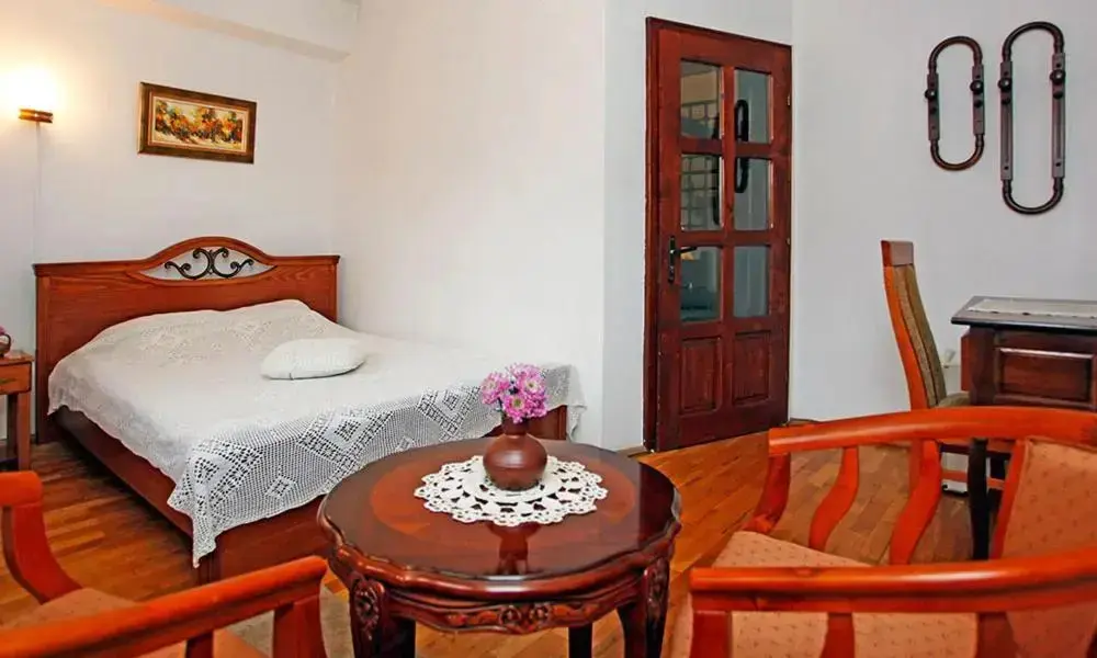 Ловеч: Family Hotel Varosha 2003