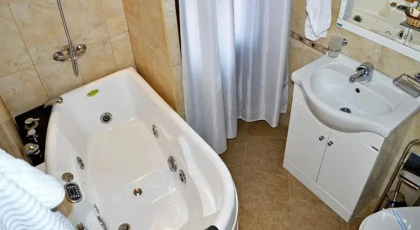 Ловеч: Family Hotel Varosha 2003