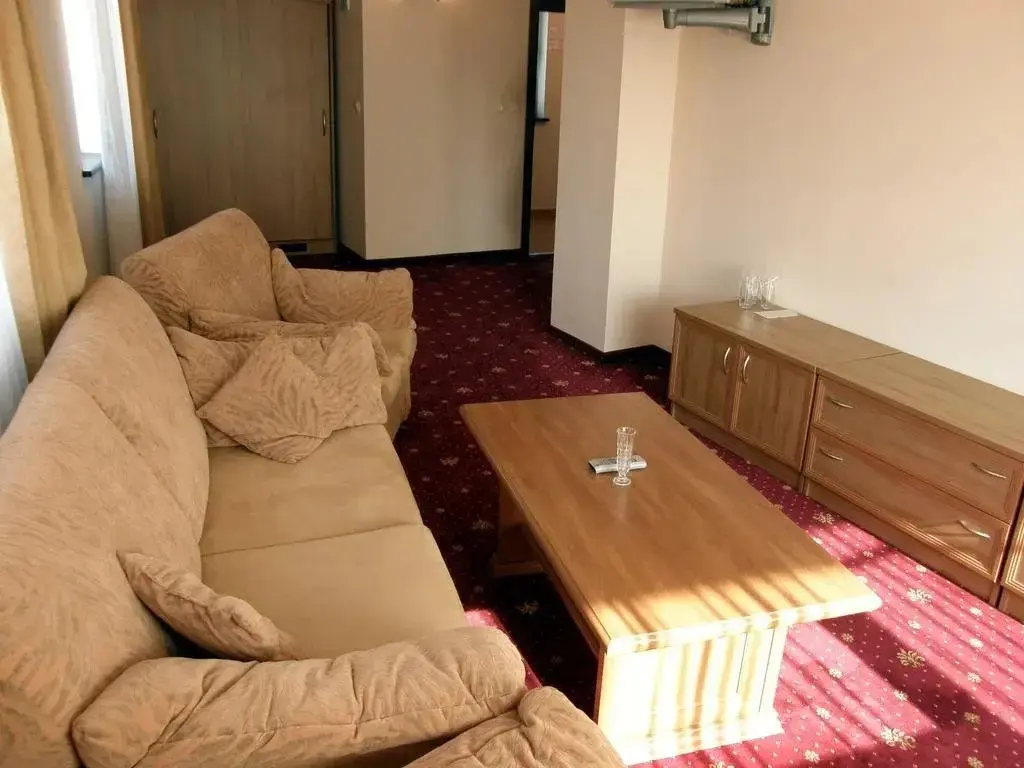 Троян: Hotel Center