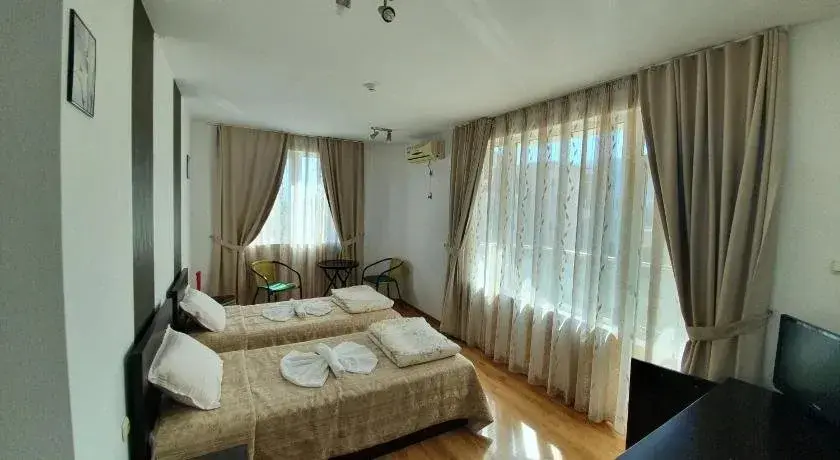 Бургас: Family Hotel Santa Maria
