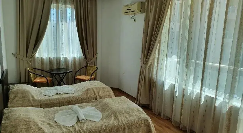 Бургас: Family Hotel Santa Maria