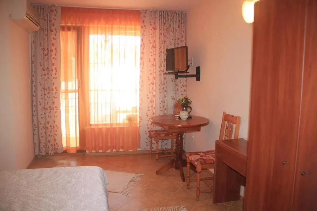 Созополь: Family Hotel Emilia
