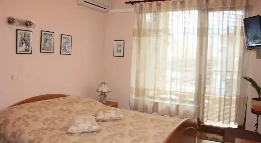 Созополь: Family Hotel Emilia