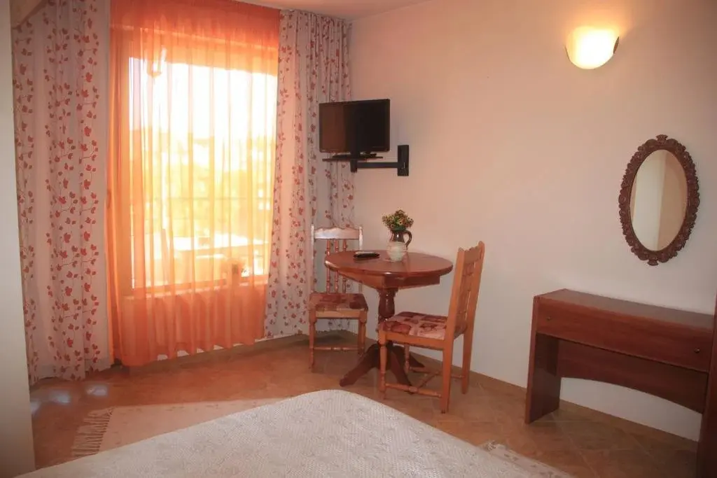 Созополь: Family Hotel Emilia
