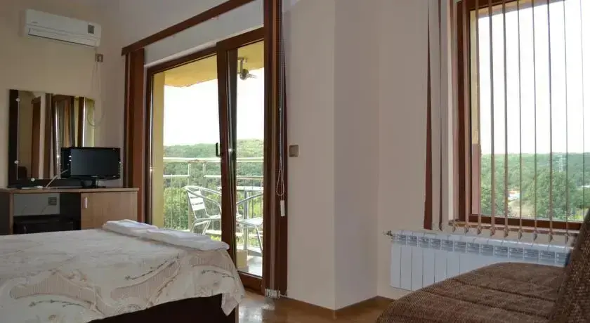Синеморец: Family Hotel Saint George