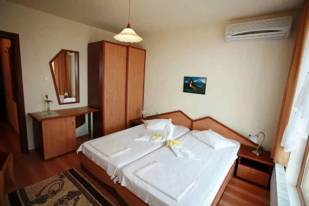 Обзор: Family Hotel Denica Obzor
