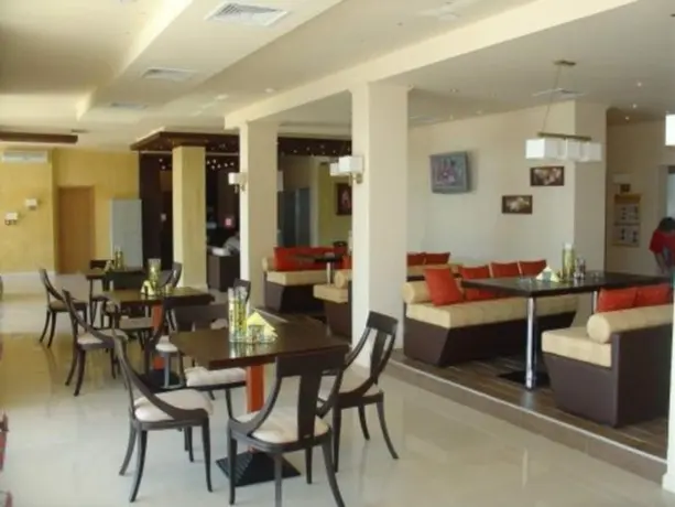 Солнечный берег: Golden Beach Aparthotel
