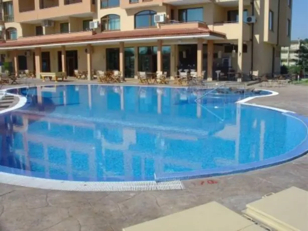 Солнечный берег: Golden Beach Aparthotel