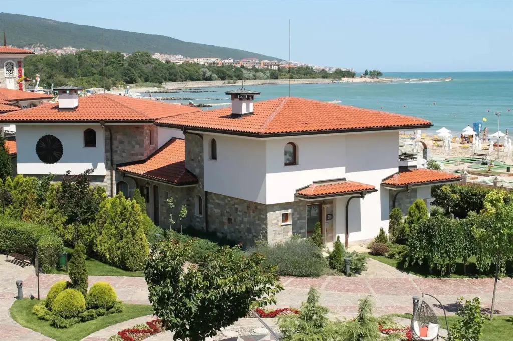 Солнечный берег: Helena VIP Villas and Suites