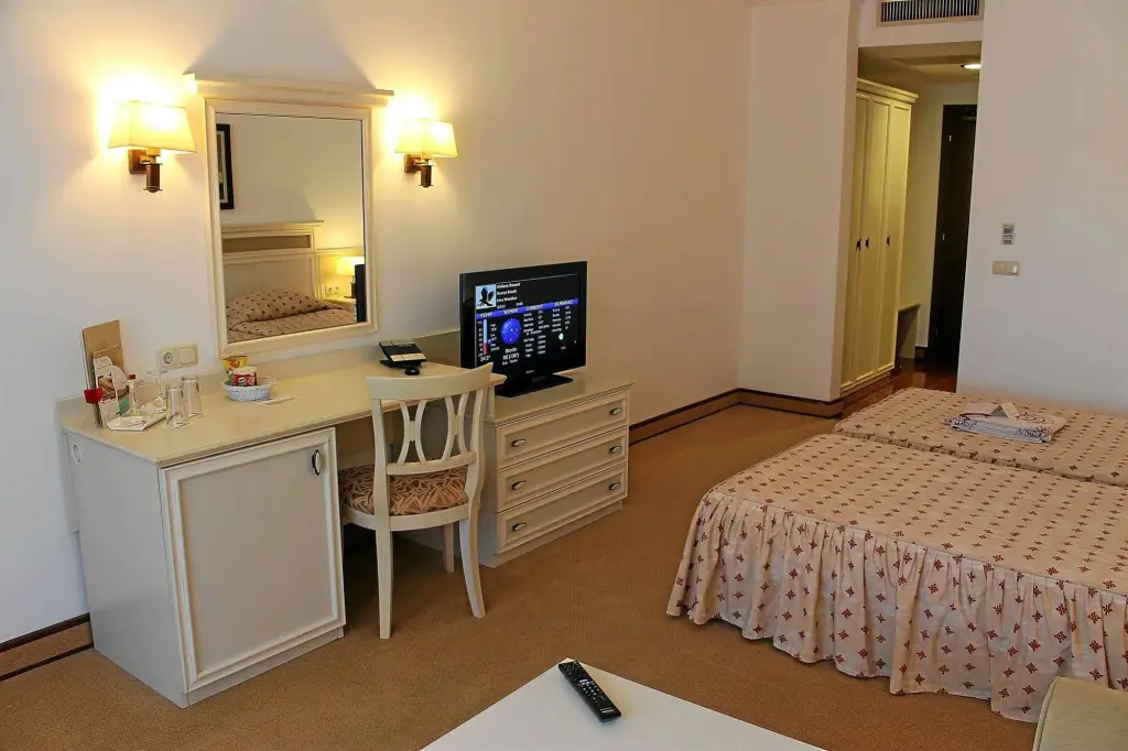 Солнечный берег: Helena VIP Villas and Suites