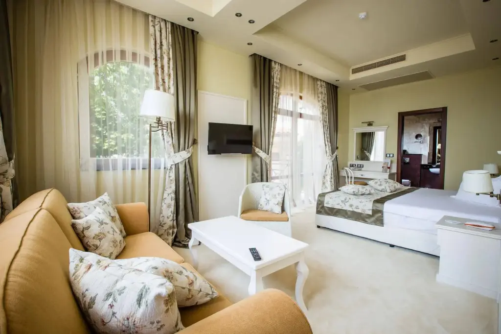 Солнечный берег: Helena VIP Villas and Suites