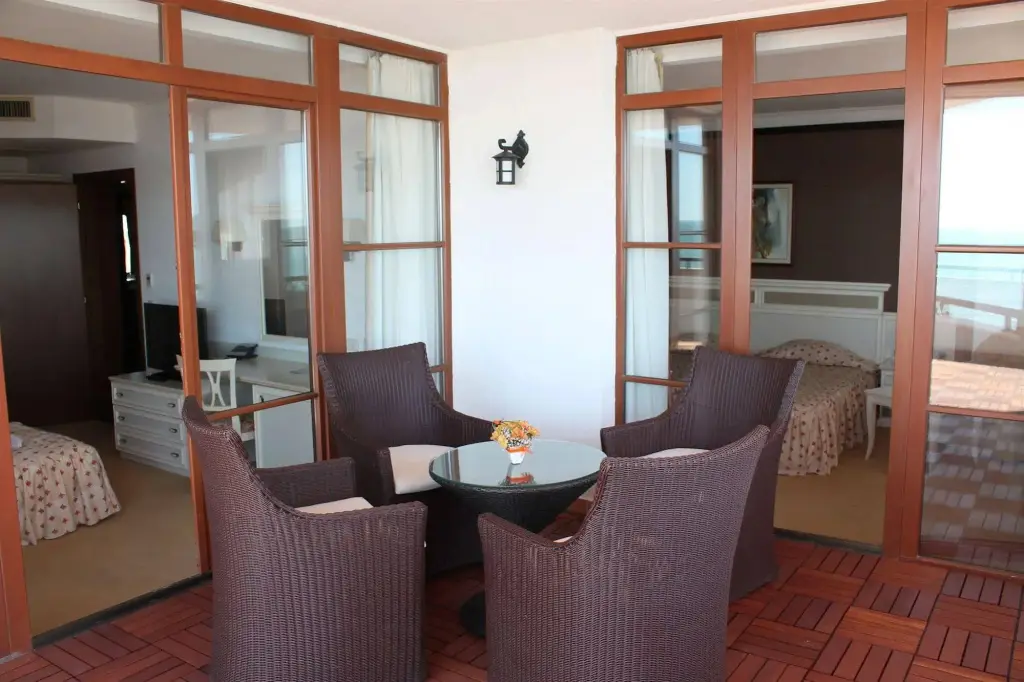 Солнечный берег: Helena VIP Villas and Suites