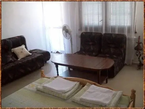 Царево: Guest House Dinev