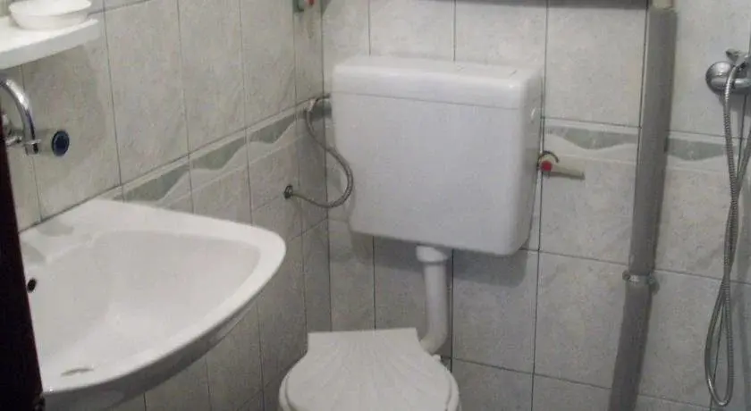 Царево: Guest House Dinev