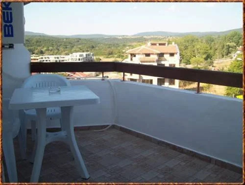 Царево: Guest House Dinev