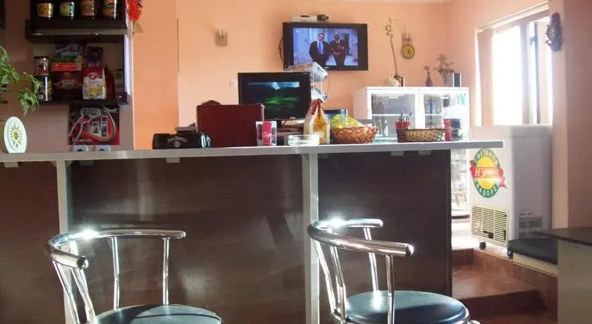 Царево: Guest House Dinev