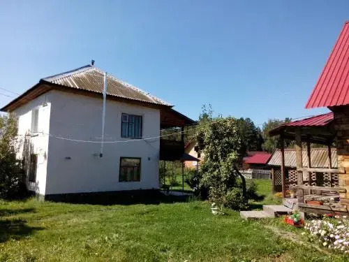 Катунь: Helen Guesthouse