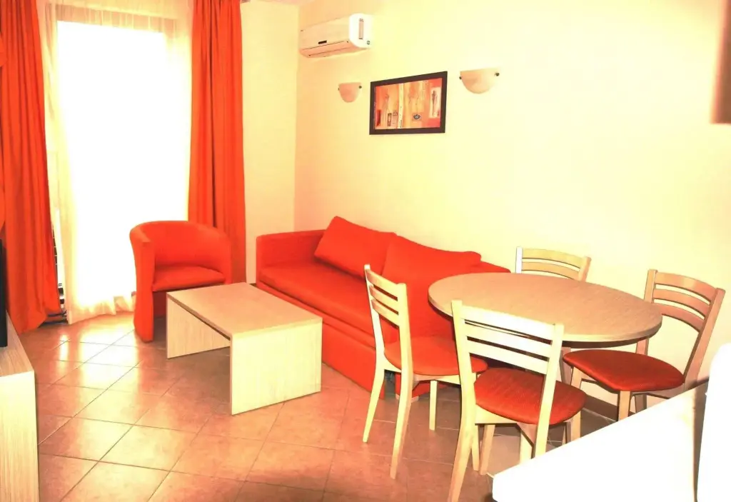 Солнечный берег: Menada Royal Sun Apartments