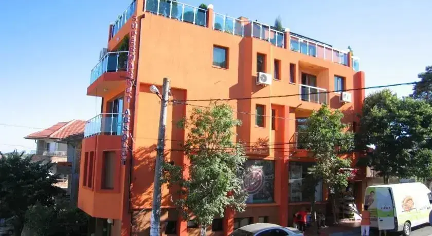 Созополь: Guest House Momchilovi