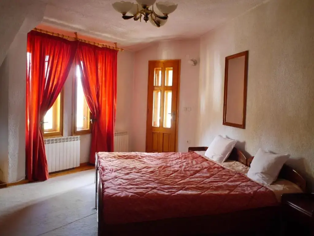 Смолян: Family Hotel Silver