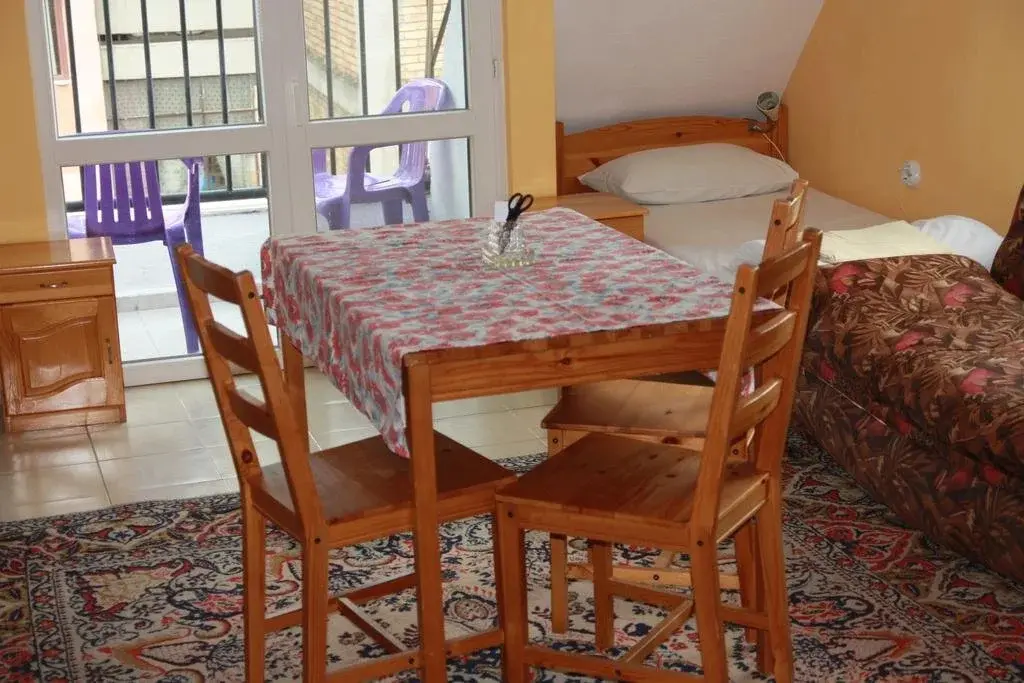 Несебр: Guest Rooms Homestay Edelweiss