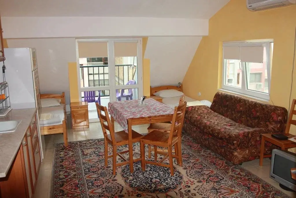 Несебр: Guest Rooms  Homestay Edelweiss