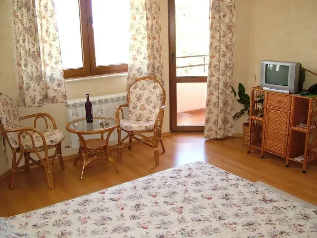 Банкя: Family Hotel Emaly 1