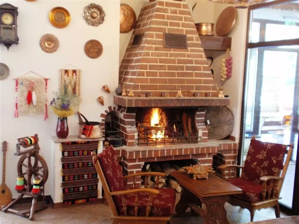 Сапарева баня: Family Hotel Emaly 2