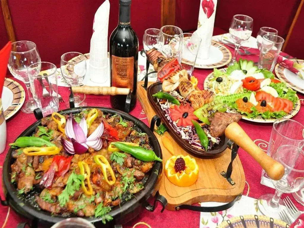 Сапарева баня: Family Hotel Emaly 2