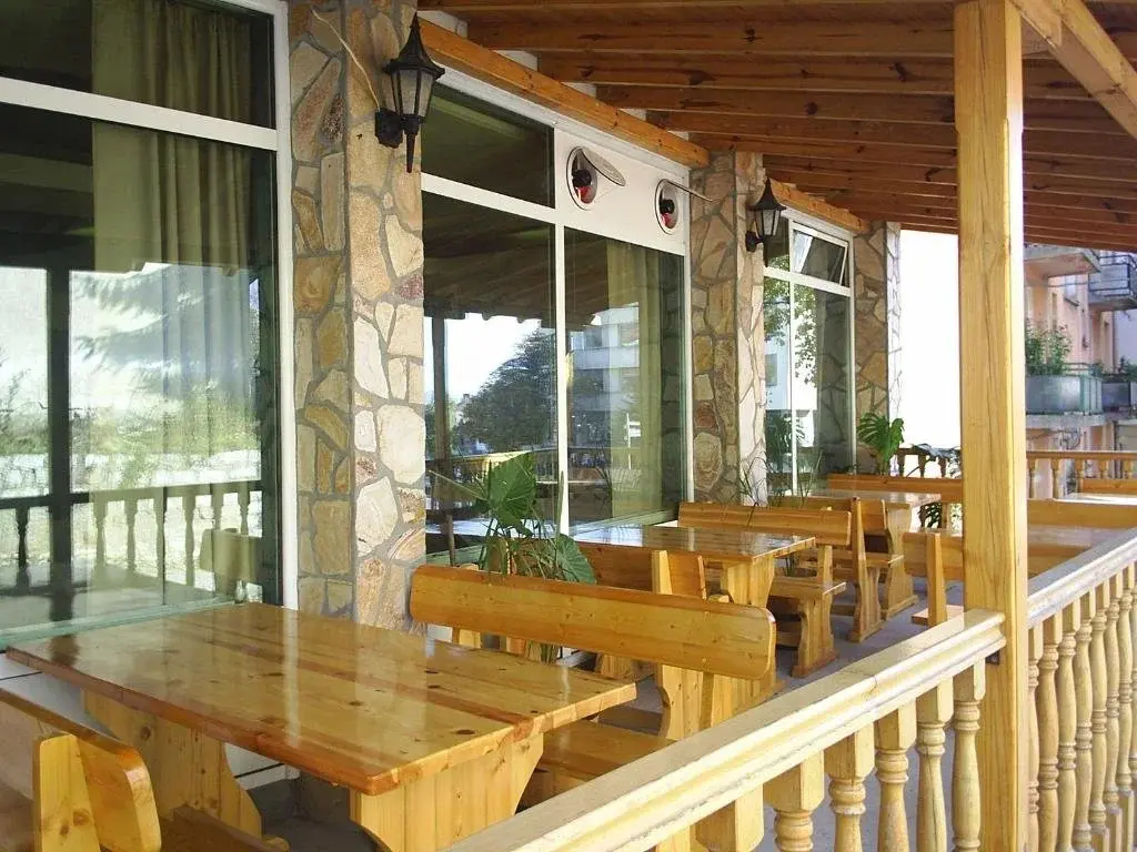 Извос: Family Hotel The Rocks