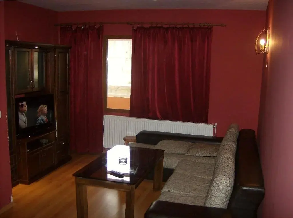 Извос: Family Hotel The Rocks
