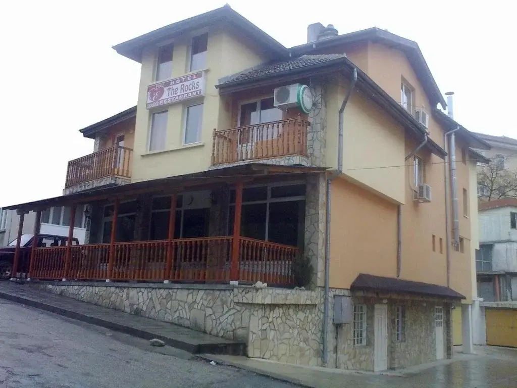 Извос: Family Hotel The Rocks